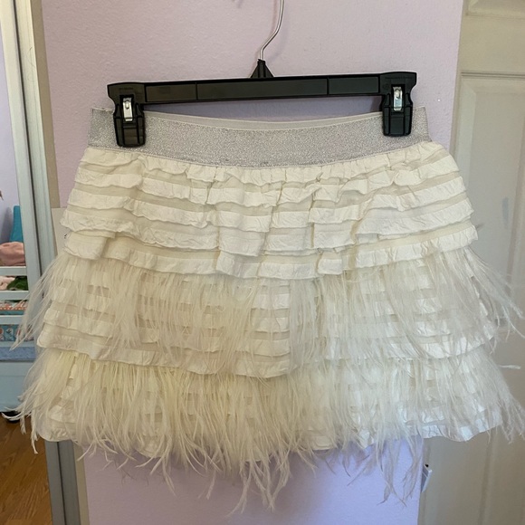 white skirt - Picture 3 of 4